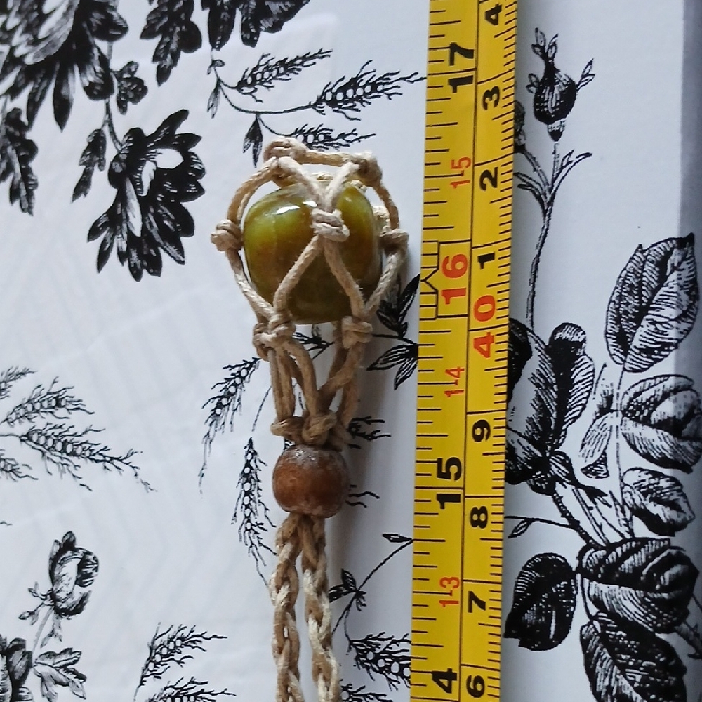Handcrafted Adjustable Macrame Braided Hanger Basket Green Bead Stone Necklace - Picture 4 of 10